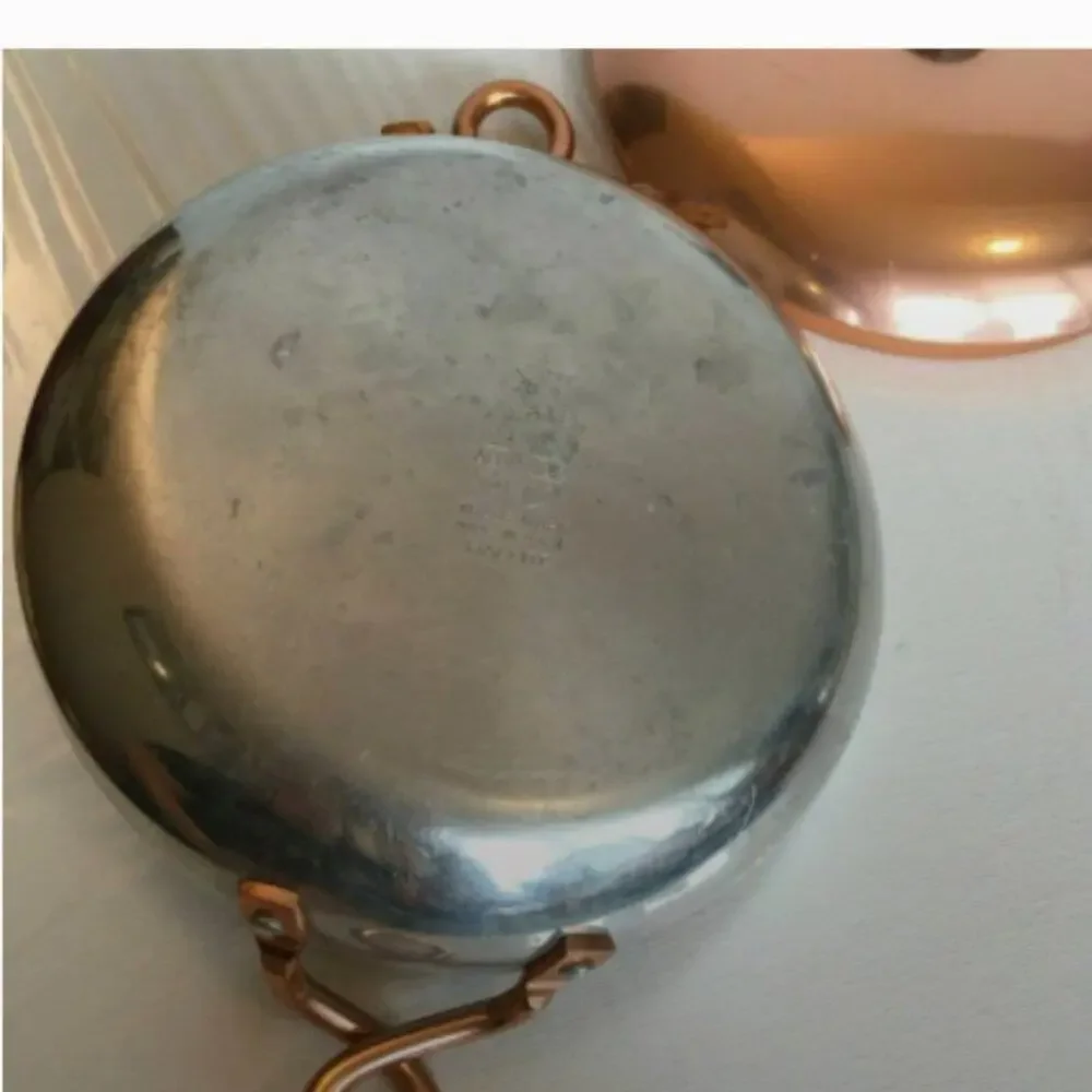 Beautiful WearEver Serving Pot 8